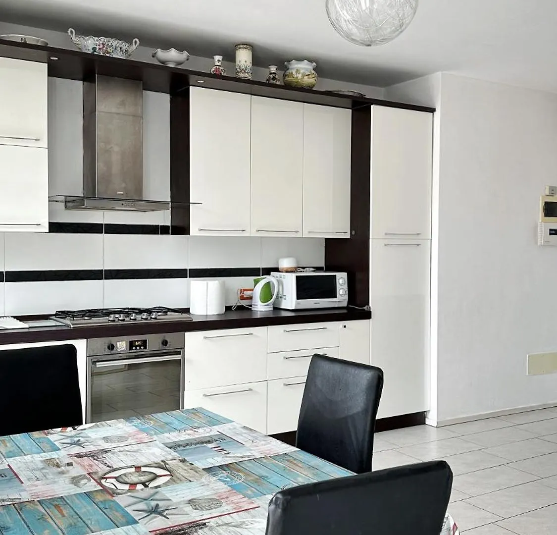 Parisi Bnb - Venezia Aeroporto Marco Polo Apartment Tessera 0*,  Italy